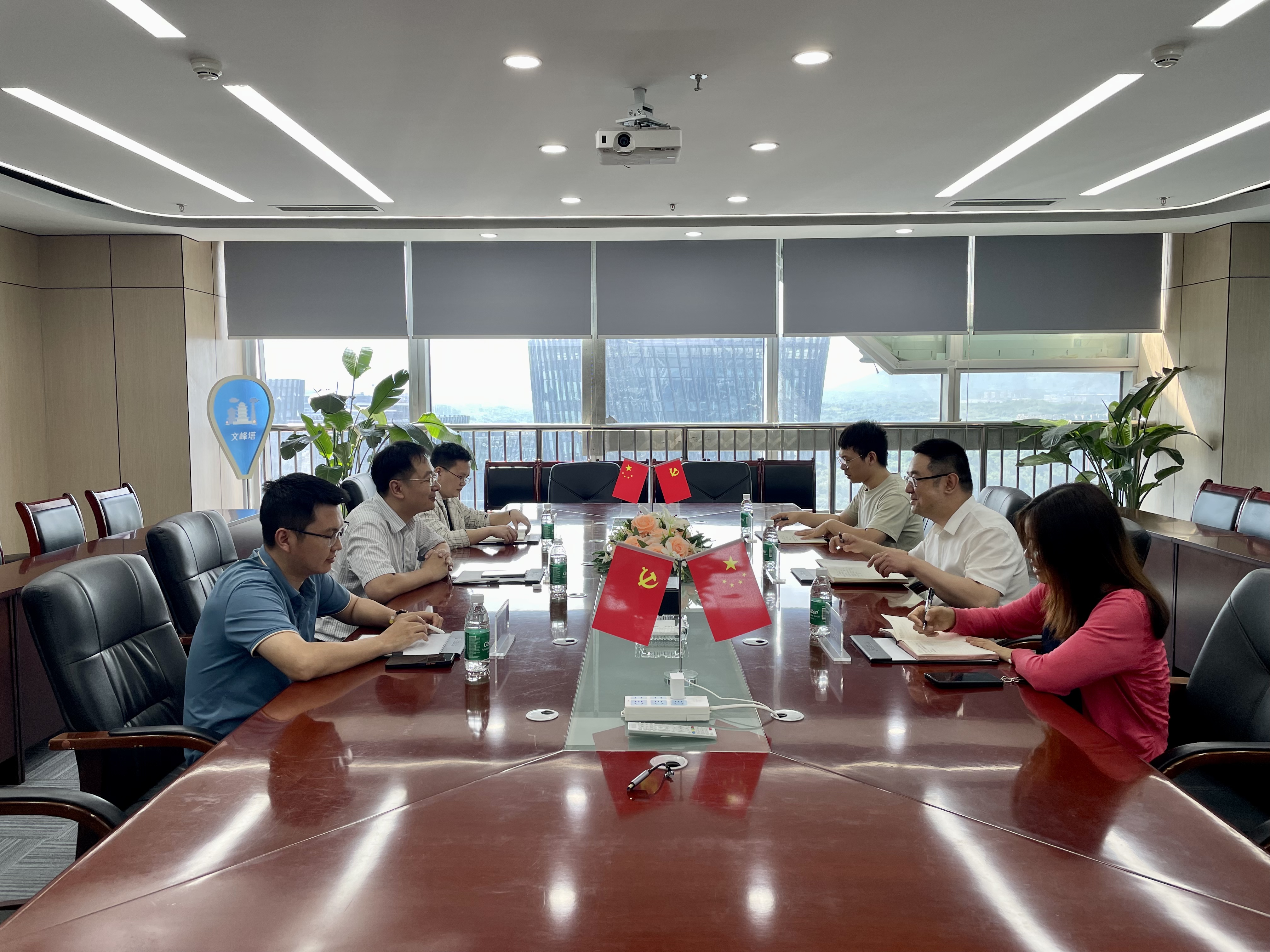 政企携手 共筑数智未来｜两江新区大数据发展局局长吴彤一行莅临菲利信科技考察调研